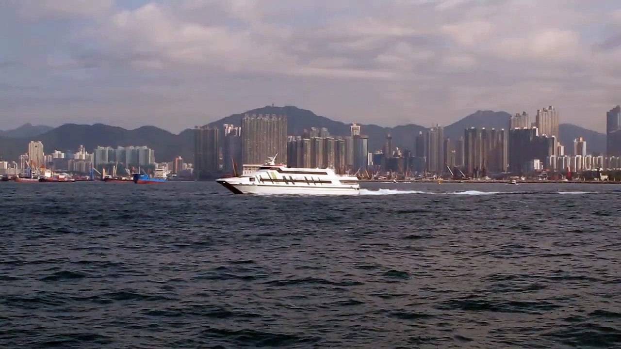 discovery bay 5 上環航行中