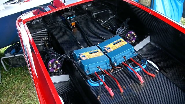 GIGANTIC RC POWERBOAT HPR 233 130 KMH BRUTAL SPEED 25000 WATT SPEEDBOAT *HD*