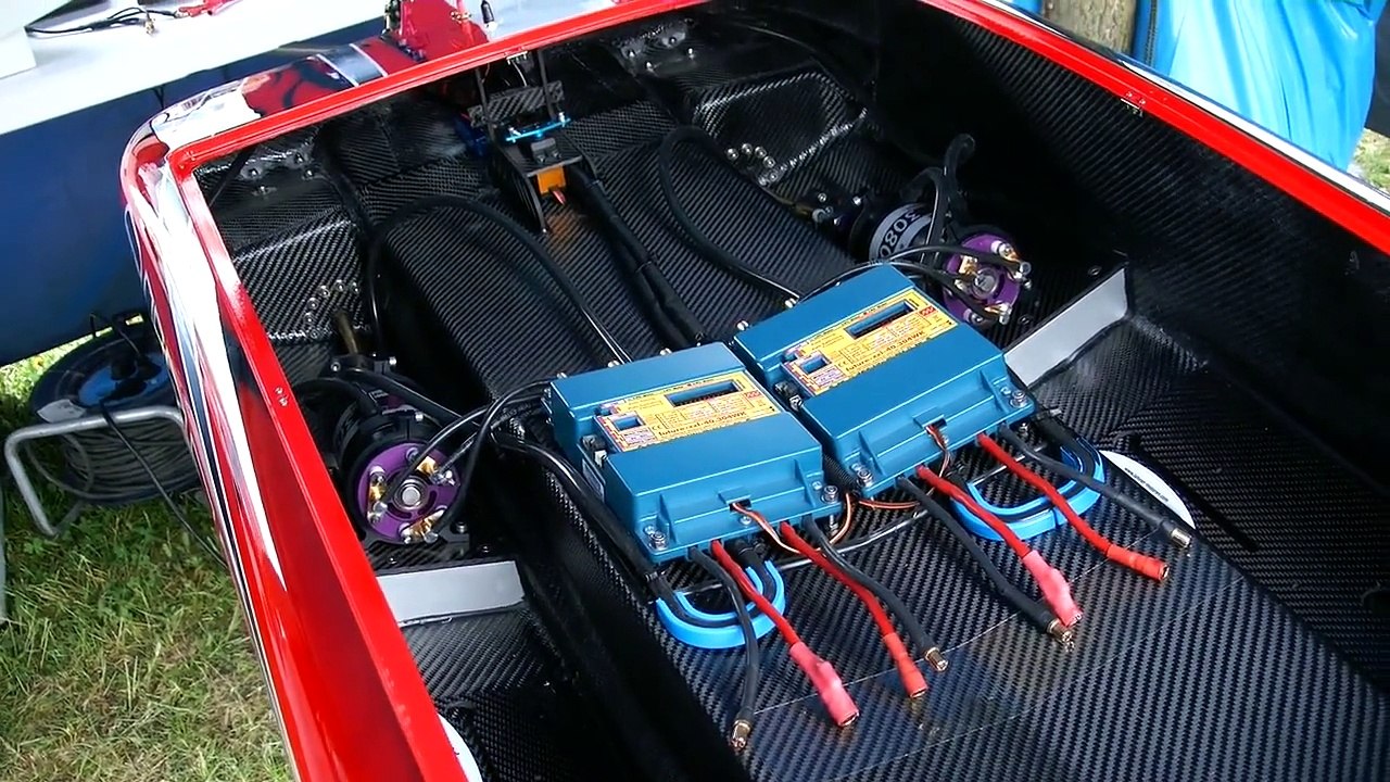 GIGANTIC RC POWERBOAT HPR 233 130 KMH BRUTAL SPEED 25000 WATT SPEEDBOAT *HD*