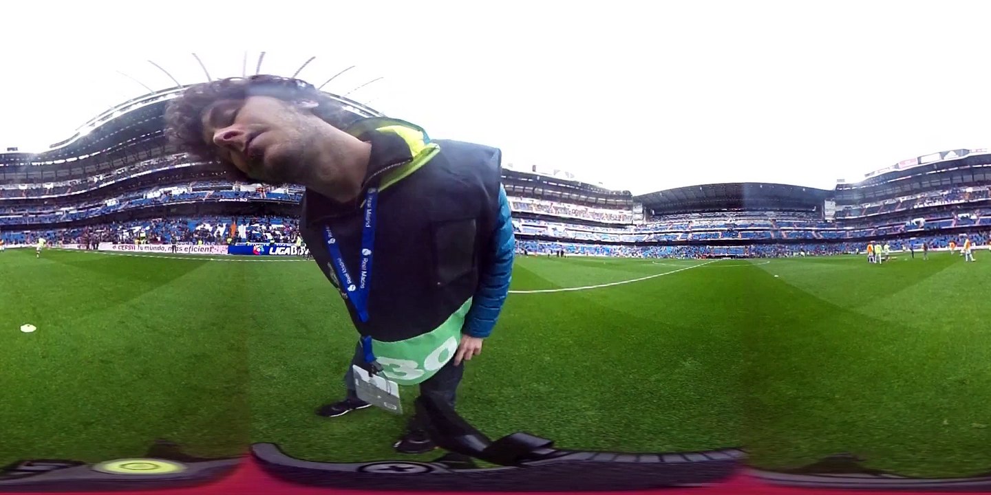 Join the squad on the Santiago Bernabéu pitch and feel what it's like to prepare for a big match.