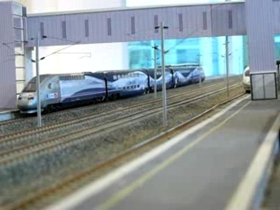 Passage de TGV gare Champagne Ardenne TGV