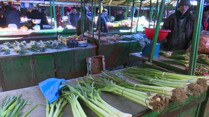 Tregtarët e “Bit Pazarit”: Kushtet mbesin mjerueshme, premtime sa të duash