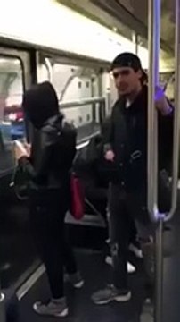Metroda Genç Kıza Öyle Bir Şey Yaptılar ki! Yok Böyle Bir Şe