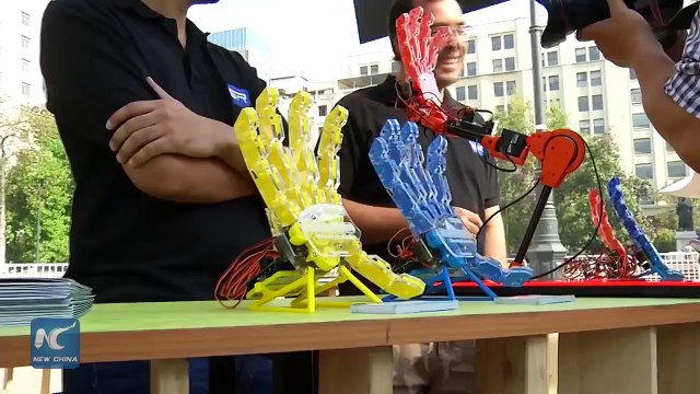 robots fascinate visitors of Chilean Congress of Future