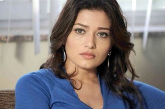 Nurgül Yeşilçay, Paramparça Sessizliğini Bozdu