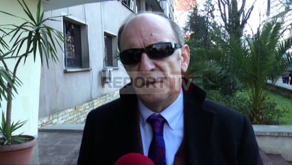 Report TV - Mbahen në hollin e RTSH homazhet për gazetarin Agron Bala