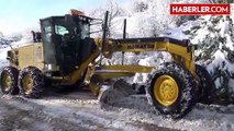 Yayla Yolunda Kara Saplanan Tırın Kurtarılması İçin Çalışma Başlattı