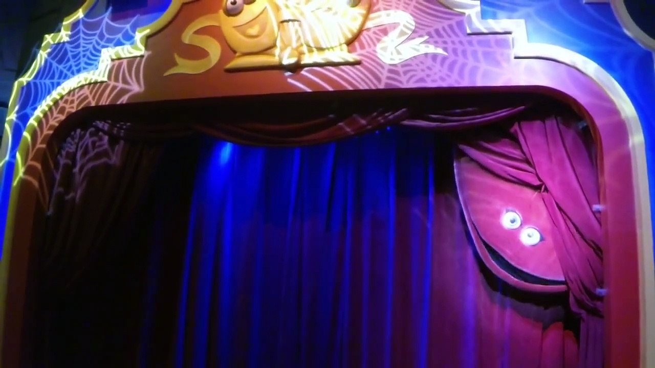 Sesame Street/ Sesame Place Langhorne, PA: \"Elmo The Musical Live!- Halloween\" Show, up close