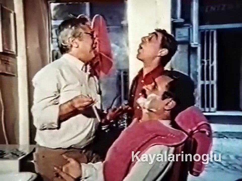 Aydemir Akbaş - Seyyar Kamil 1987 (Film Fragmanı)