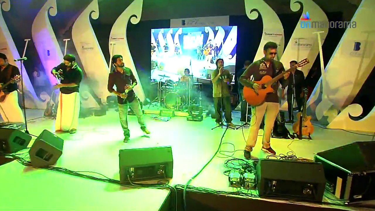 NEW YORK NAGARAM - Thaikkudam Bridge Live - Manorama Online