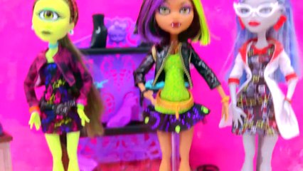 Create A Monster CAM Pack Playset Water Color Change Color Me Creepy Werewolf Set