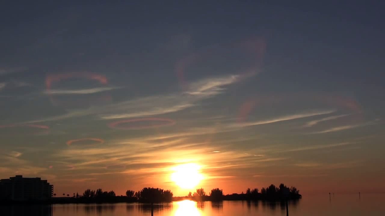 UFOs Sightings or BP Gulf Oil Spill Strange Poisonous Clouds approach Florida Coast 2010
