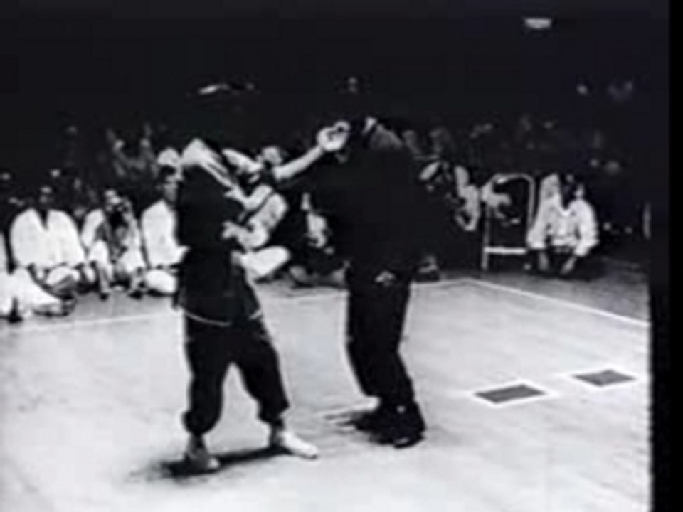 Bruce Lee Super Fast Kick Attack