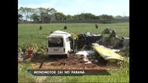 Avião agrícola cai sobre Kombi e mata 5 pessoas no Paraná