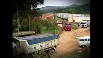 Polícia apreende caminhões que jogavam lixo em área de preservação ambiental
