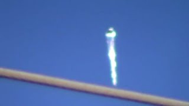 [VIRAL] UFO Sightings BIOLOGICAL UFO ESCAPES FROM MILITARY BASE!? Purple Jelly Fish UFO 2015