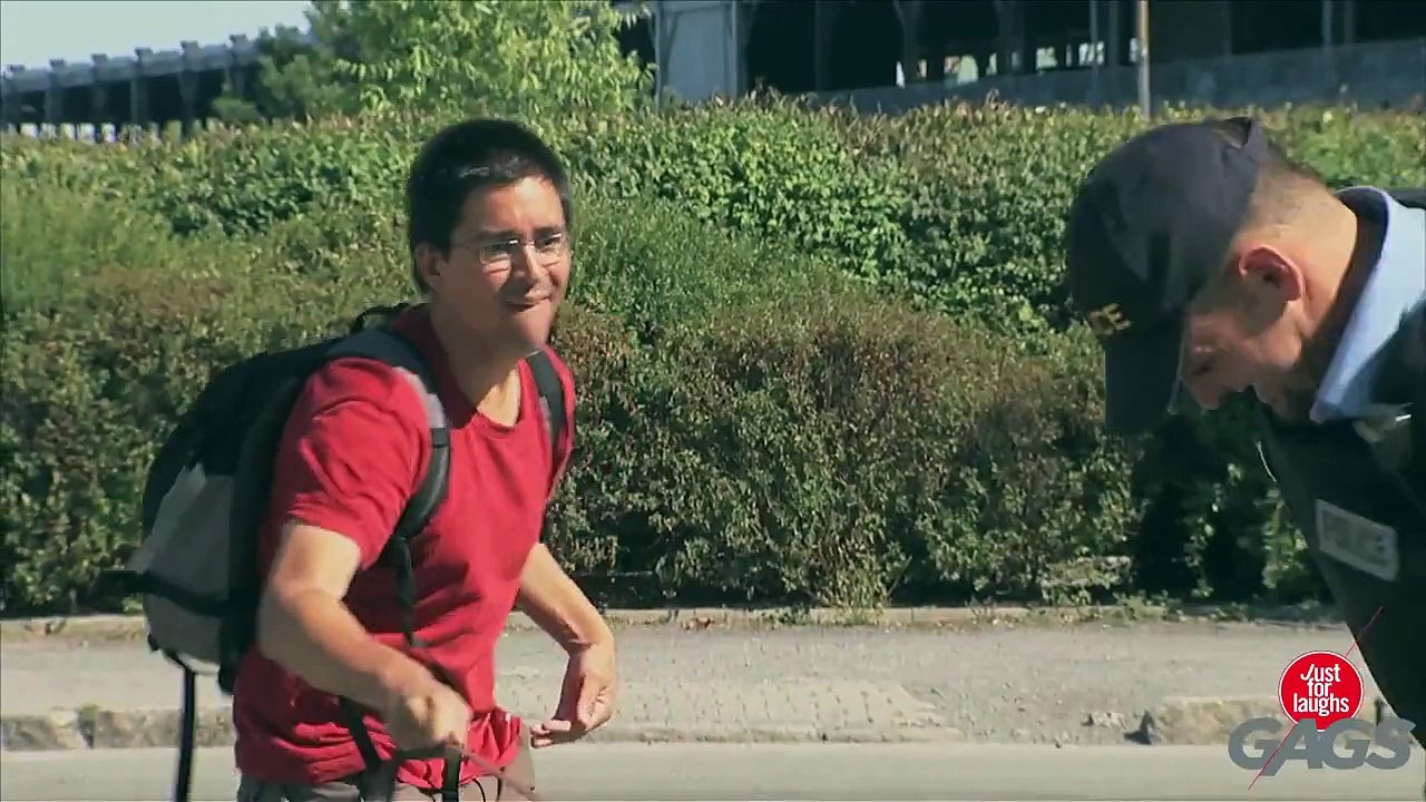 Rabid Dog Mauls Cops Crotch