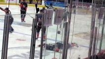 Hockey Player violently kocks out opponent during fight on Ice!! San Antonio - San Diego
