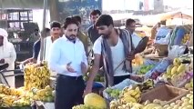 Pakistani reporter from Jehlam raped by funny fruit seller....great presence of mind