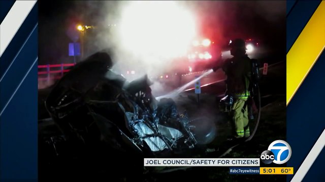 Jamie Foxx sauve un homme coincé dans sa voiture en feu