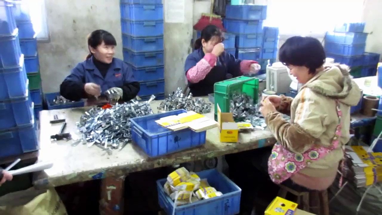 Furniture Hardware, Furniture Fittings and Cabinet Hardware - China: Glass Sliding Doors Locks / Production 2