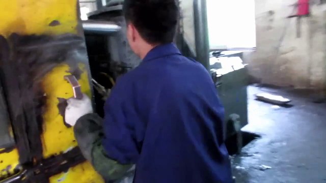 Furniture Hardware, Furniture Fittings and Cabinet Hardware - China: Glass Sliding Doors Locks / Production 4