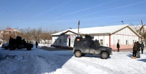 PKK'lılar Anaokuluna El Yapımı Patlayıcı Attılar