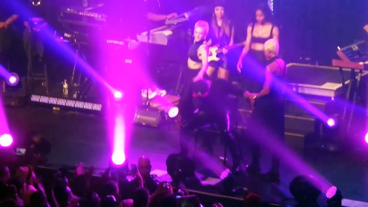 Ciaras Lap Dance (I Run It) Kicks Fan In Face In ATL