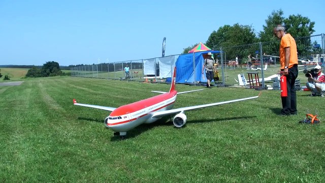 RC AIRLINER CRASH AIRBUS A330 300 LTU GIGANTIC RC MODEL WITH TURBINE PROBLEM / Airliner Me