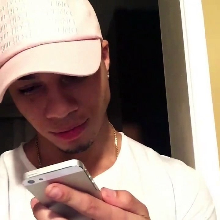 Un rappeur en duo avec Siri sur une impro énorme! Gros flow hip hop