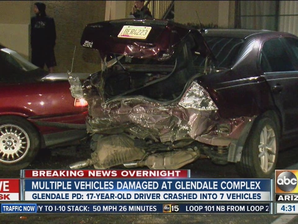 Teen driver crashes into multiple parked cars at Glendale apartment complex