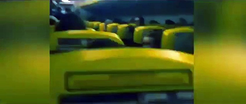 Comissária de bordo assusta passageiros com comunicado macabro após atraso