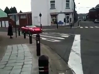 il-fait-le-malin-avec-la-ferrari-a-son-pere