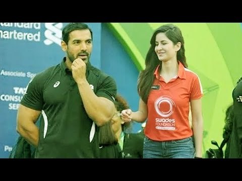 Katrina Kaif & John Abraham Participate In The Standard Chartered Mumbai Marathon 2016!