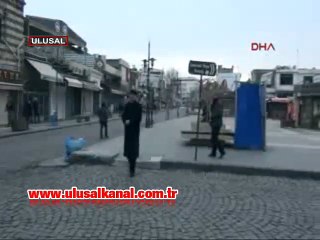 Komutan camiden seslendi: Teslim olun!