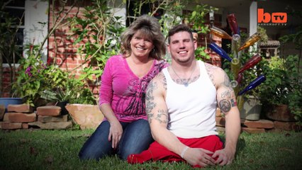 On dirait un homme musclé comme bien d'autres, mais lorsqu'on regarde sous sa ceinture, wouah!