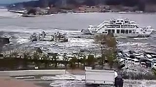 The Most Shocking Video of the Tsunami in Japan - El video más impactante del tsunami en Japón!