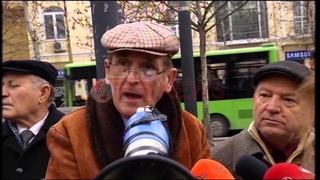 Para Parlamentit, Ish-pronarët protestojnë për ligjin e pronave, PD: Do ta shfuqizojmë