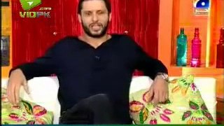 Reaction Of Shahid Afridi When Nadia Khan Asked Him About Kiss