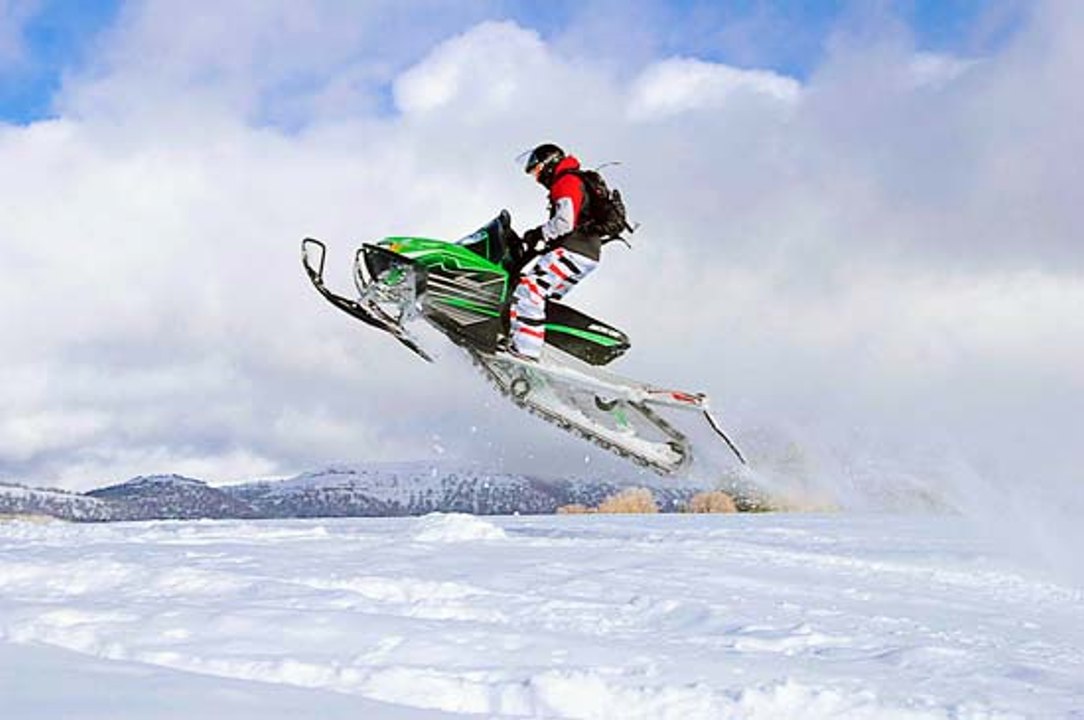 Compilation d'accidents de motos neige n°1 | Crash snowmobile and fails #1