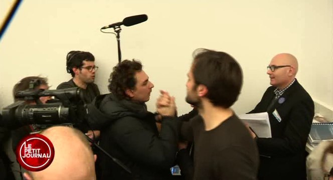 La bagarre entre journalistes à l'Assemblée Nationale pour Pamela Anderson ! - ZAPPING TÉLÉ DU 21/01/2016