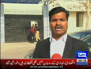 murgha punish to boys at karachi sea viwes (2)