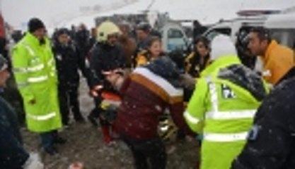 Elmadağ’da otobüs devrildi: 25 yaralı