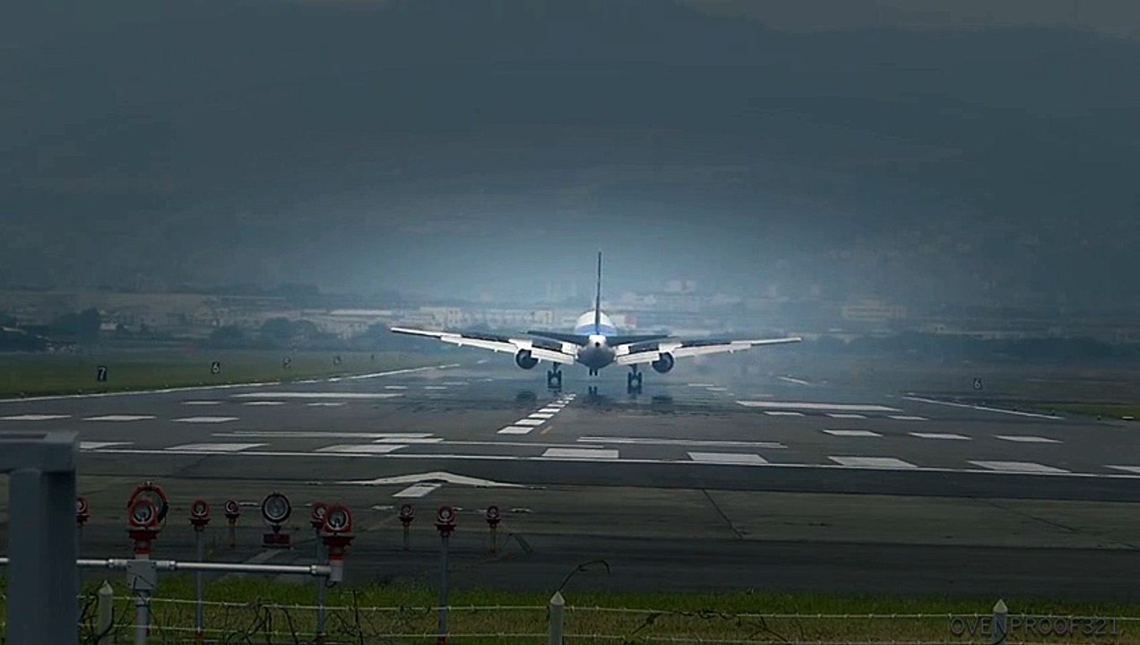 Crosswind landing B777,B767,B737,Embraer170,CRJ200,DHC8,SAAB340B at OSAKA International Airport  Video Arts