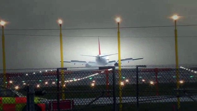 Crosswind Landings 201 - Gusty 5MPH winds Go arounds with pilot Comms Video Arts