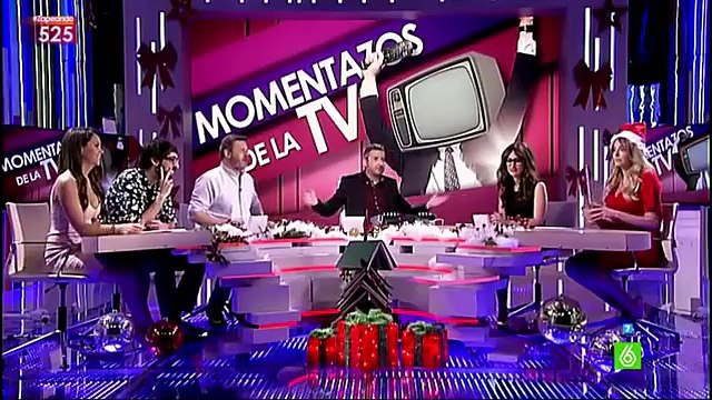 Anna Simon intenta tocar la zambomba en el plató de Zapeando, cantando un villancico