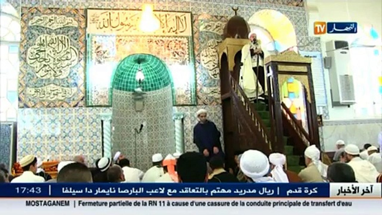 سياسة  عيسى يكلف الأئمة بشرح الدستور..و النقابة تتبرأ من إقحام المساجد