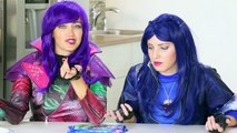Mal & Evie Oreo Challenge with Real Life Descendants Whats in my Mouth. DisneyToysFan.