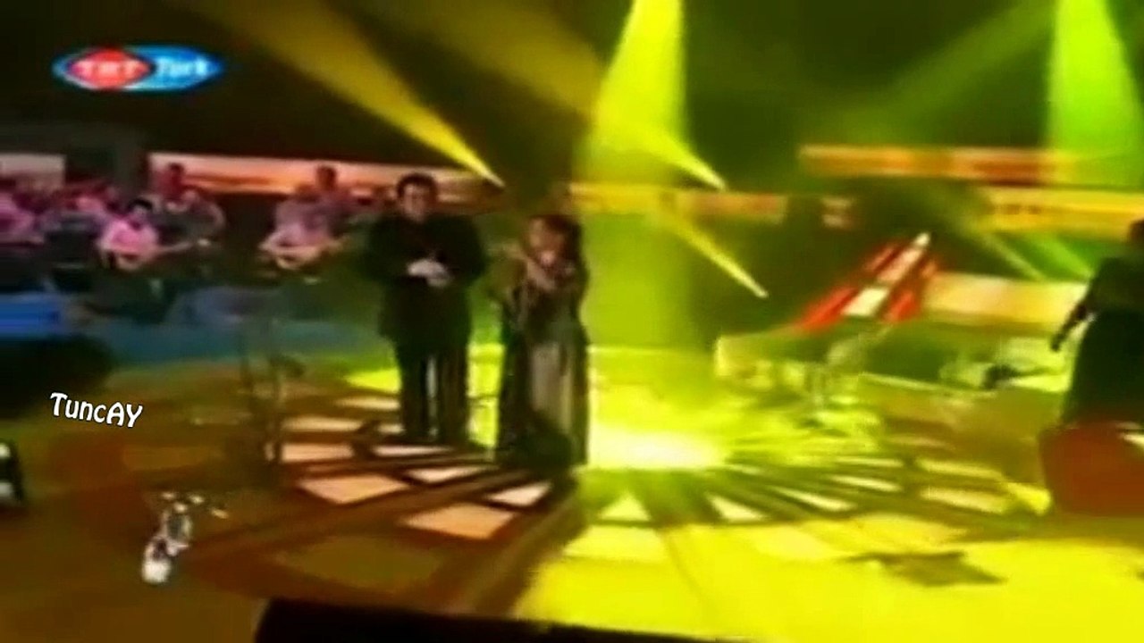 Izzet Altinmese - Belkis Akkale - Sus Be Aglama Gözüm