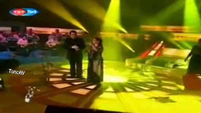 Izzet Altinmese - Belkis Akkale - Sus Be Aglama Gözüm